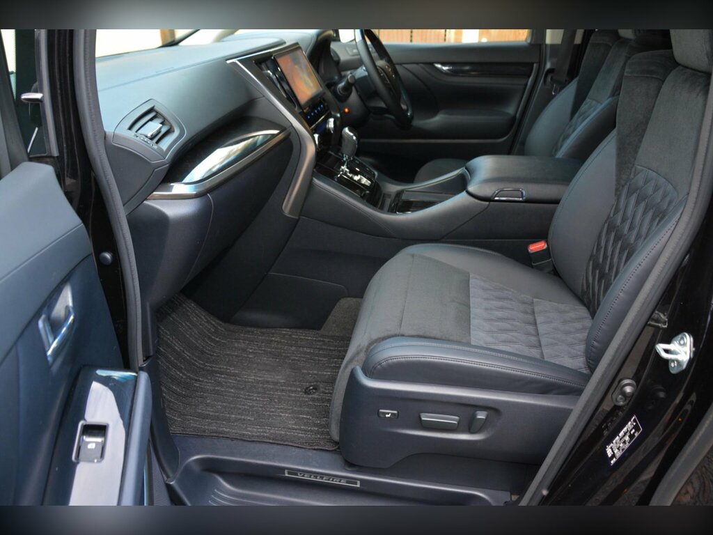 Toyota Vellfire Hybrid Black #31