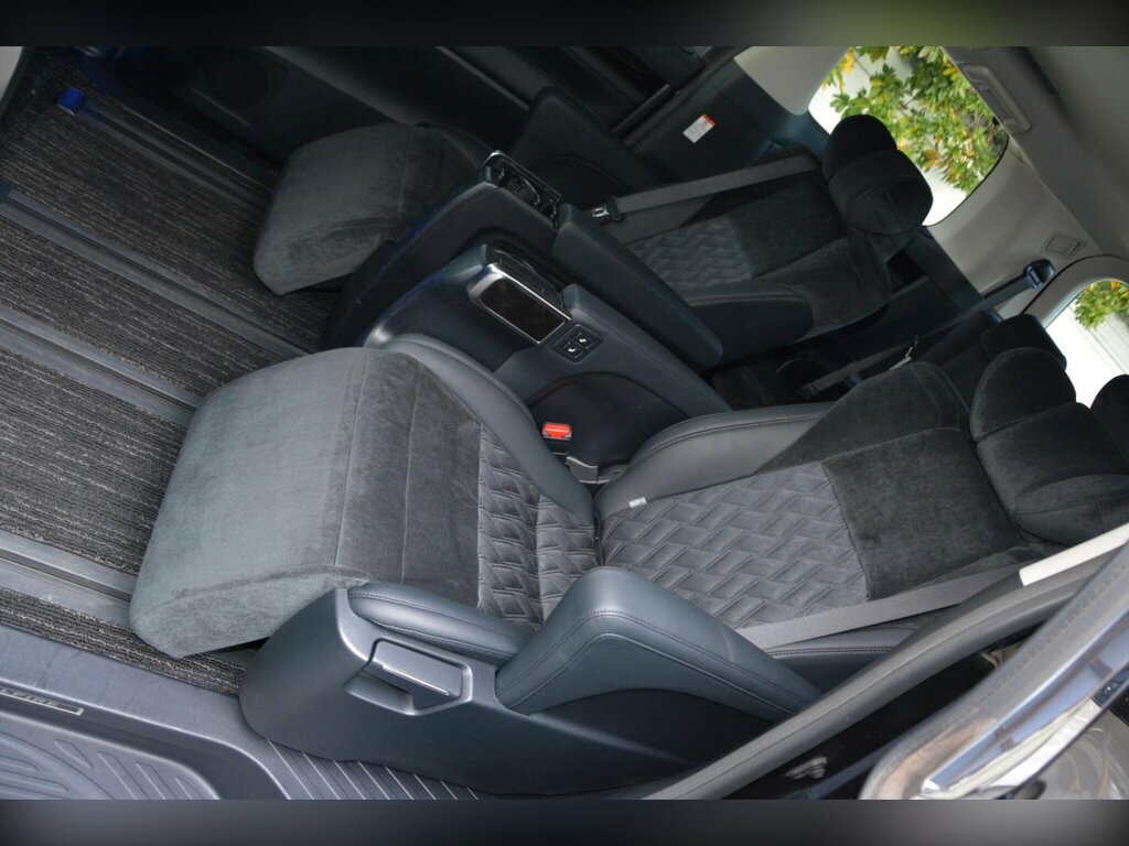 Toyota Vellfire Hybrid Black #36