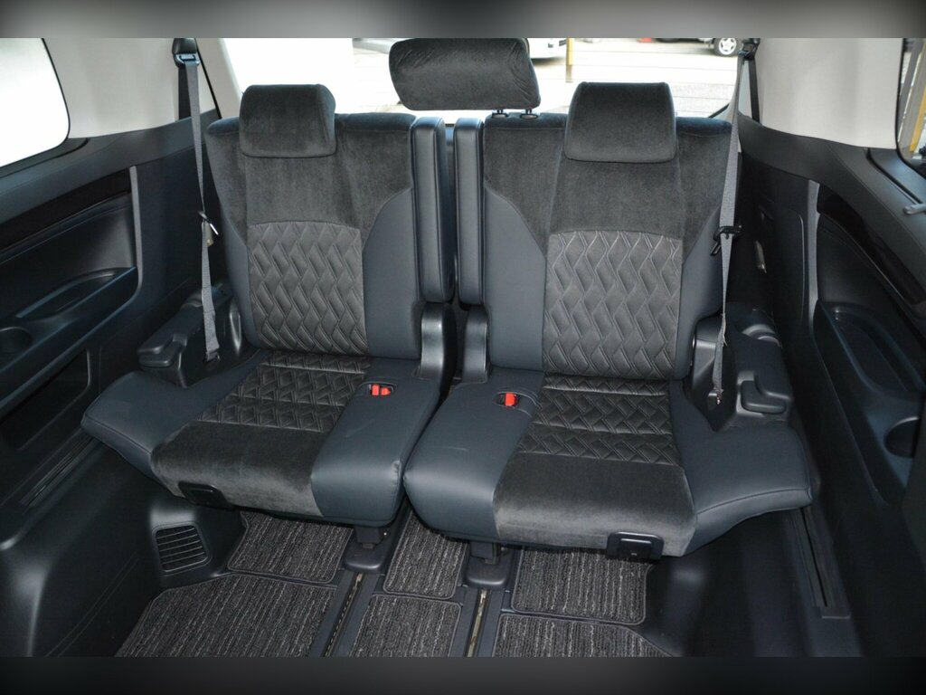 Toyota Vellfire Hybrid Black #40