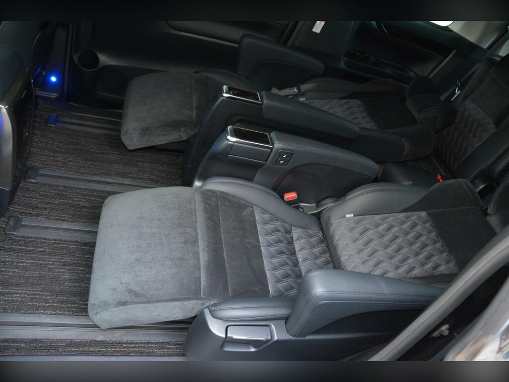 Toyota Vellfire Hybrid Black #37