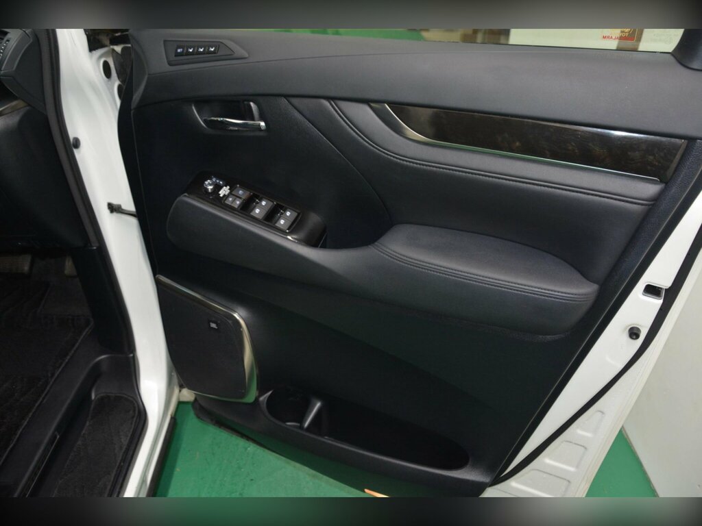 Toyota Vellfire 3.5 V6 Engine White #21