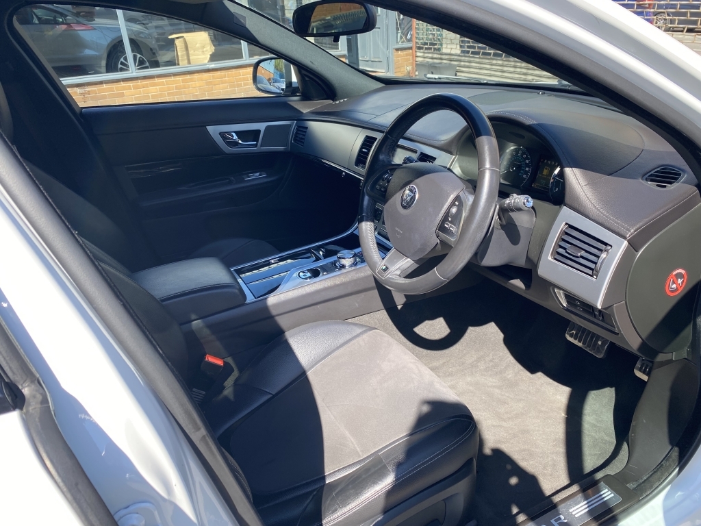 Jaguar XF 2.2 D R-sport Sportbrake OY14HKM White #6
