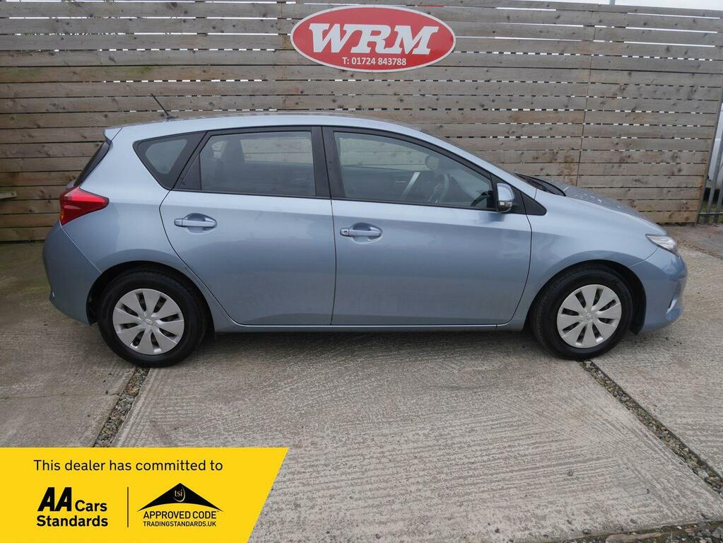 Toyota Auris 1.4 D-4d Active Hatchback Euro 5 Blue