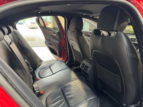 Jaguar XE 2.0 Xe R-sport RV68KSO Red #6