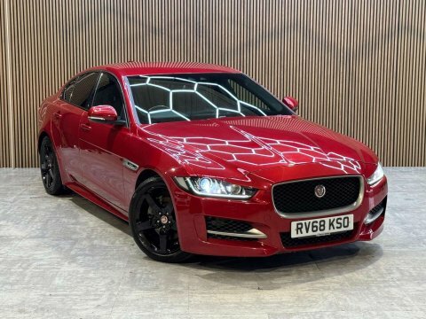 Jaguar XE 2.0 Xe R-sport Red