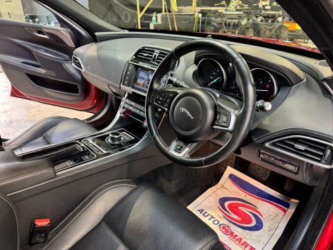 Jaguar XE 2.0 Xe R-sport RV68KSO Red #3