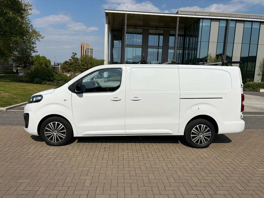 Vauxhall Vivaro 1.5L Pro 6Dr DT23OXG White #3