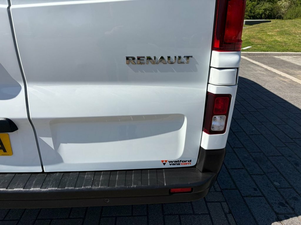 Renault Trafic 2L Business FL72PKA White #6