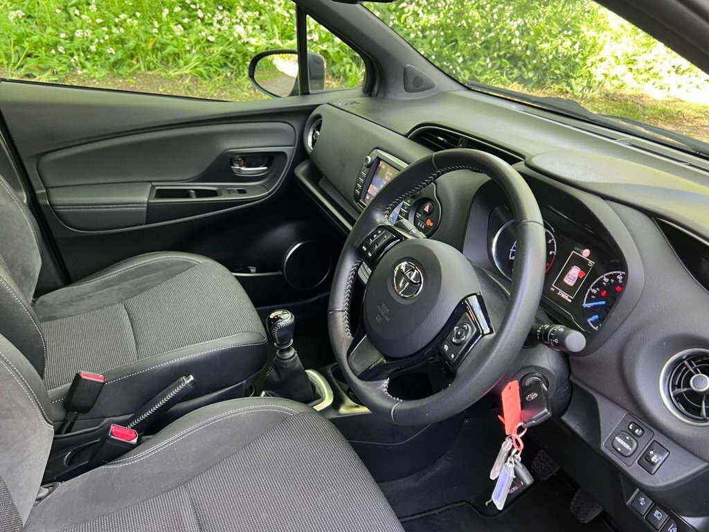 Toyota Yaris 1.5L Excel MM67SZT Black #2