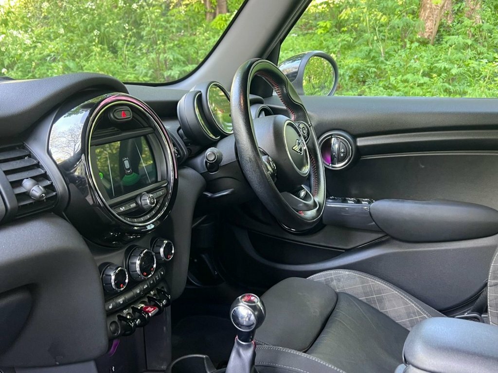 Mini Hatch 1.5L Cooper Sport YV68EYA White #2