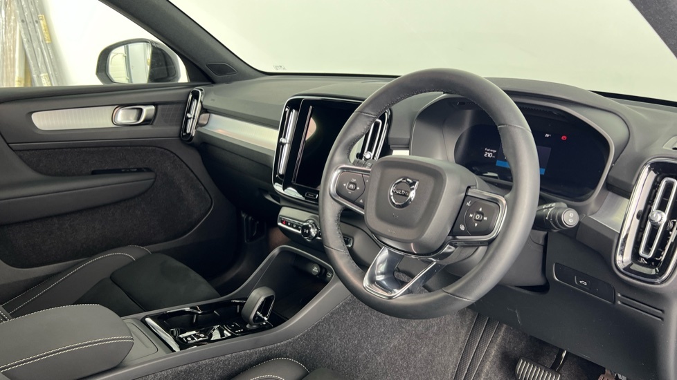 Volvo XC40 Black Edition Plus, B3 Mild Hybrid, WN75NKO Black #4