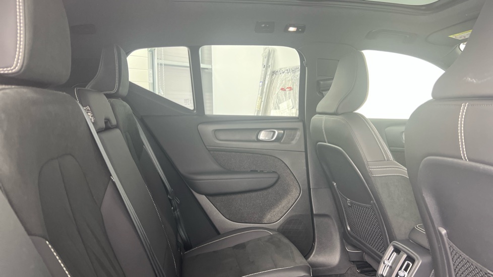 Volvo XC40 Ultimate, B4 Mild Hybrid, Dark Retractabl OU72KRK Black #6