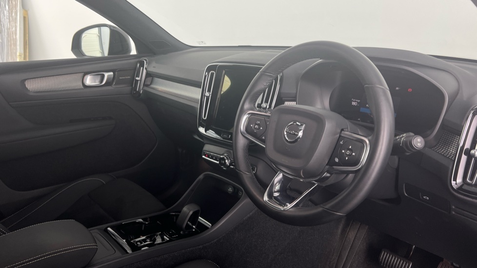 Volvo XC40 Ultimate, B4 Mild Hybrid, Dark Retractabl OU72KRK Black #4
