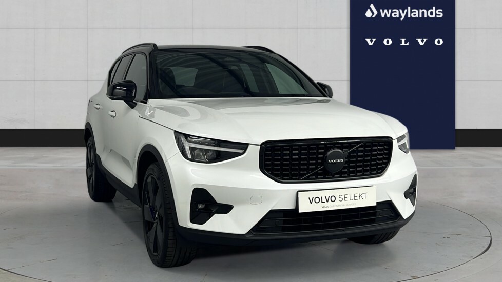 Volvo XC40 Black Edition Plus, B3 Mild Hybrid, White