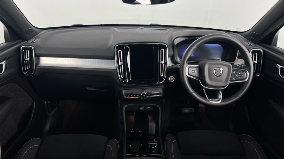 Volvo XC40 Black Edition Plus, B3 Mild Hybrid, WV75GGK White #5