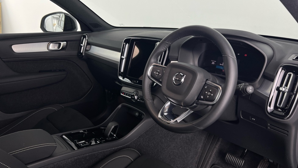 Volvo XC40 Black Edition Plus, B3 Mild Hybrid, WV75GGK White #4