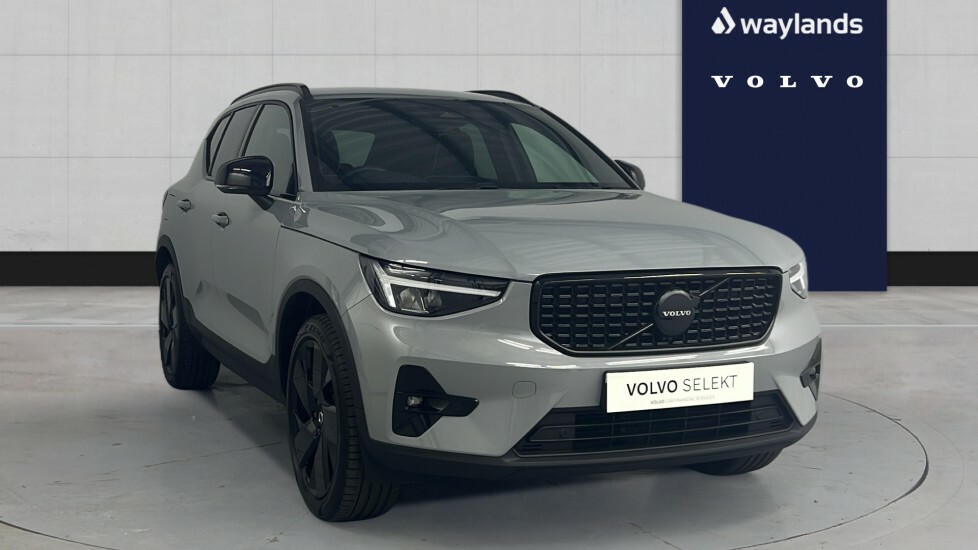 Volvo XC40 Black Edition Plus, B3 Mild Hybrid, Grey