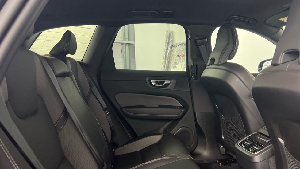 Volvo XC60 Black Edition Plus, B5 Awd Mild Hybrid, RF74VCX Black #6