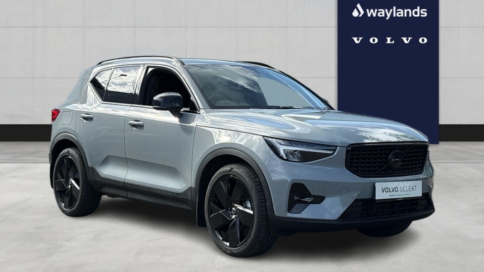Volvo XC40 Black Edition Plus, B3 Mild Hybrid, Grey
