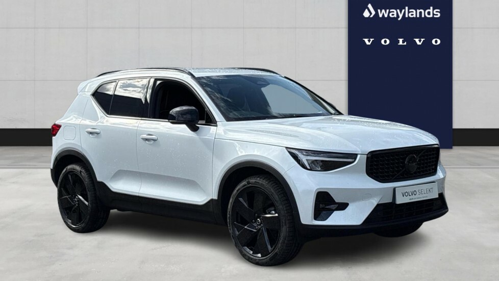 Volvo XC40 Black Edition Plus, B3 Mild Hybrid, White
