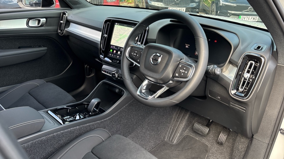 Volvo XC40 Black Edition Plus, B3 Mild Hybrid, OY26XJA White #4