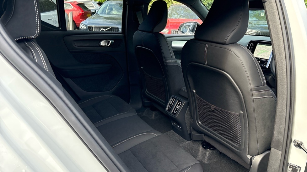 Volvo XC40 Black Edition Plus, B3 Mild Hybrid, OY26XJA White #6