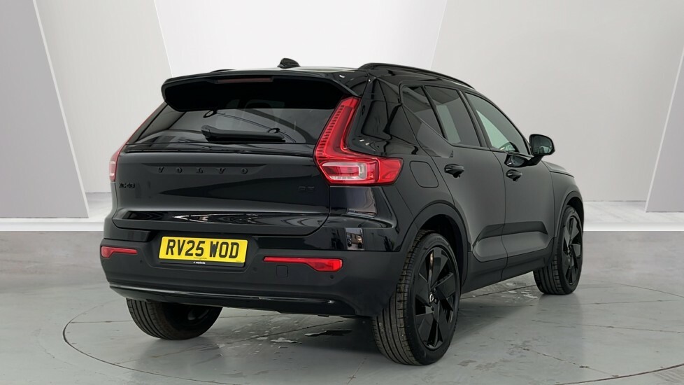 Volvo XC40 Black Edition Plus, B3 Mild Hybrid, RV25WOD Black #2