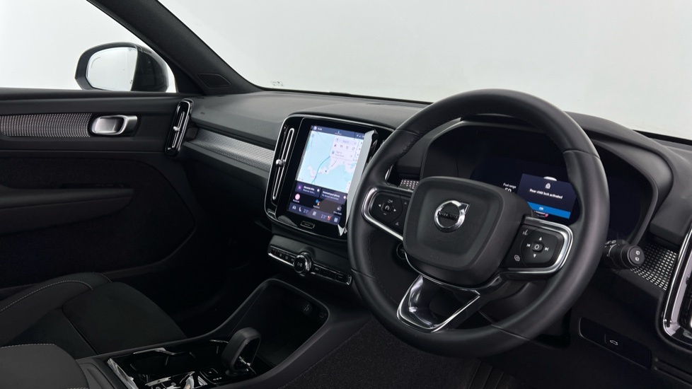 Volvo XC40 Black Edition Plus, B3 Mild Hybrid, RV25WOD Black #4