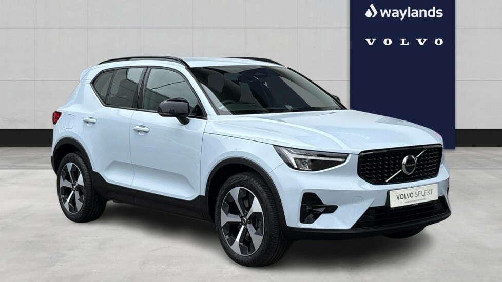 Volvo XC40 Plus, B3 Mild Hybrid, Dark Blue