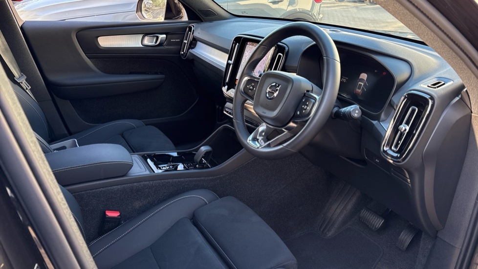 Volvo XC40 Ultra, B3 Mild Hybrid, Dark RV75CFY Black #4