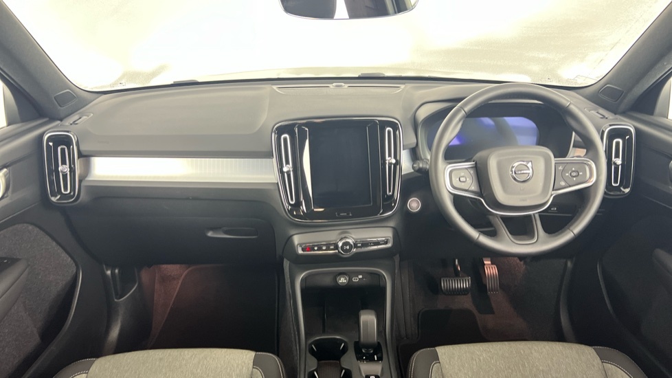 Volvo XC40 Core, B3 Mild Hybrid, Heated Front Seats - WP74KFU White #5