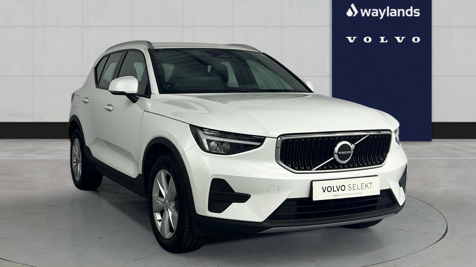 Volvo XC40 Core, B3 Mild Hybrid, Heated Front Seats - White