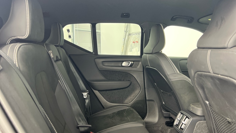 Volvo XC40 Black Edition Plus, B3 Mild Hybrid, RV25YYM Black #6