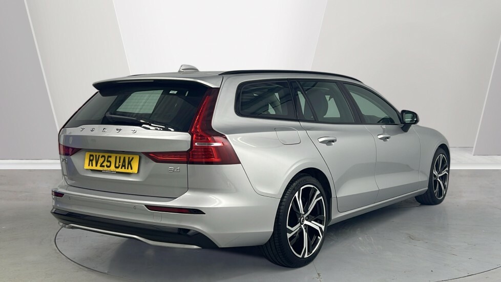 Volvo V60 Plus, B4 Mild Hybrid, Dark Blis, Heated S RV25UAK Silver #2