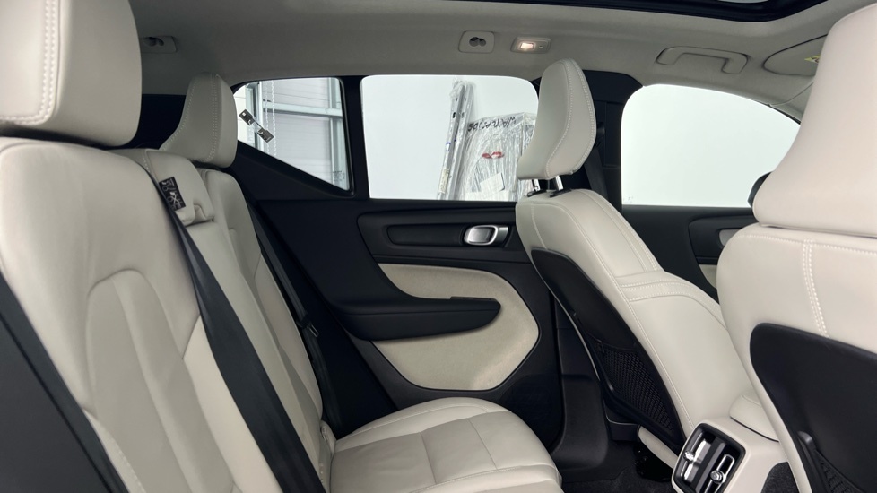 Volvo XC40 Ultra, B3 Mild Hybrid, Bright RV25YRY Black #6