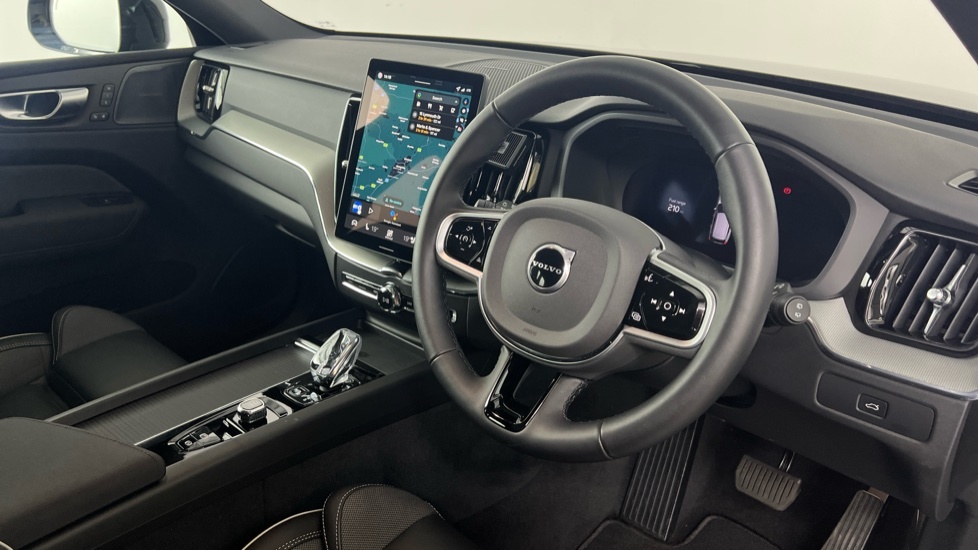 Volvo XC60 B5 Black Edition Plus, Awd Mild Hybrid, RO75DWJ Black #4