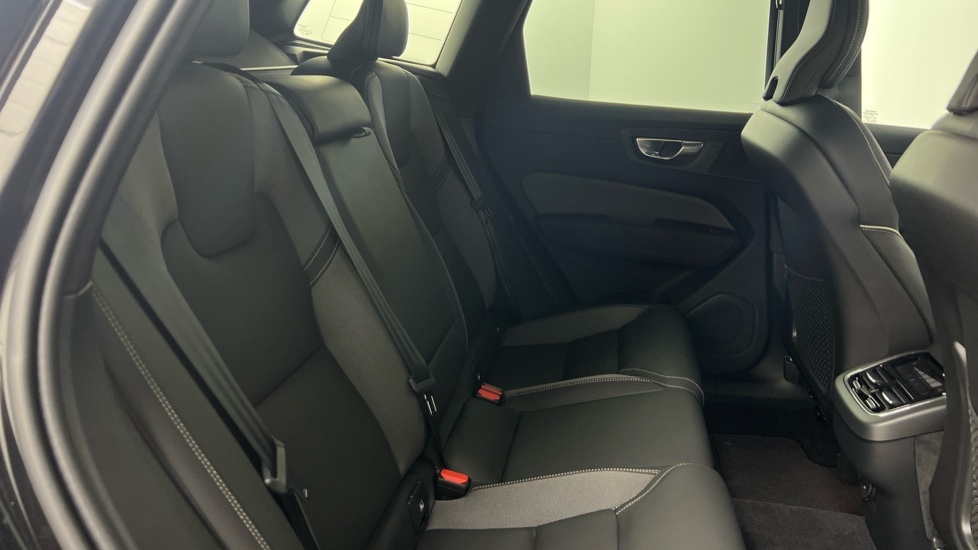 Volvo XC60 B5 Black Edition Plus, Awd Mild Hybrid, RO75DWJ Black #6