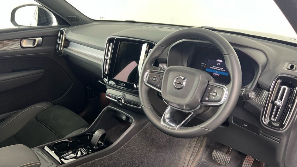 Volvo XC40 B3 Black Edition Plus, Mild Hybrid, RV25WWS Black #4