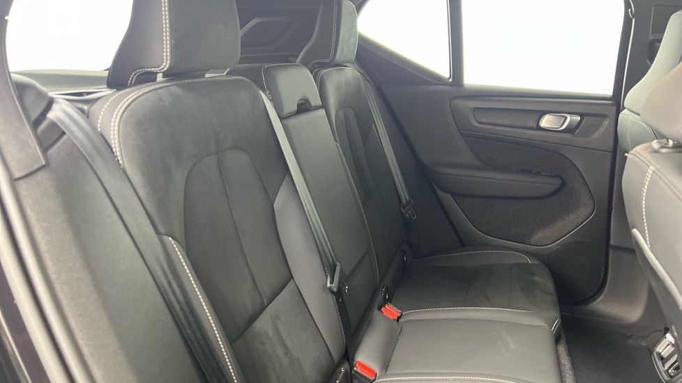 Volvo XC40 B3 Black Edition Plus, Mild Hybrid, RV25WWS Black #6