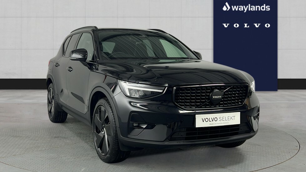 Volvo XC40 B3 Black Edition Plus, Mild Hybrid, Black