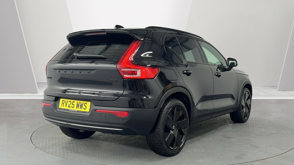 Volvo XC40 B3 Black Edition Plus, Mild Hybrid, RV25WWS Black #2