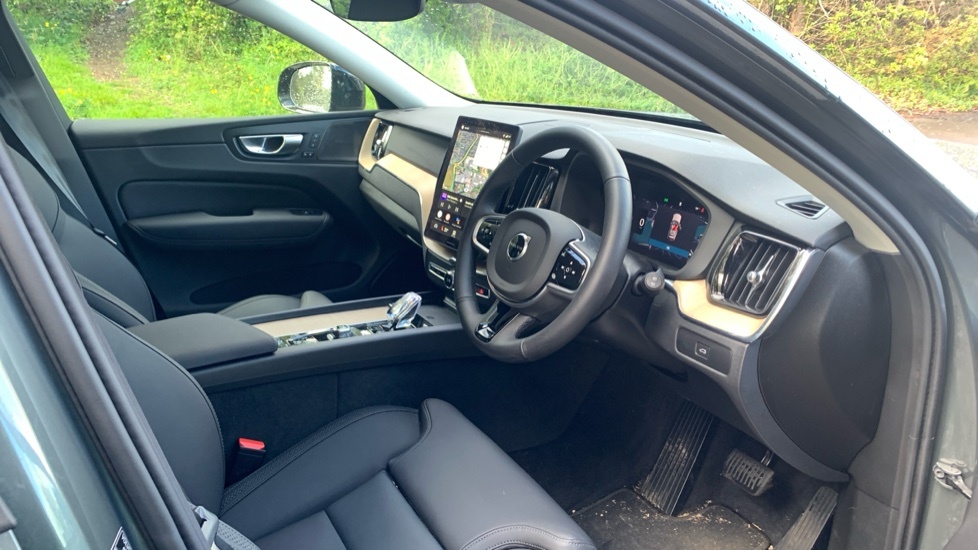 Volvo XC60 Plus, B5 Awd Mild Hybrid, Dark RV75MLO #4