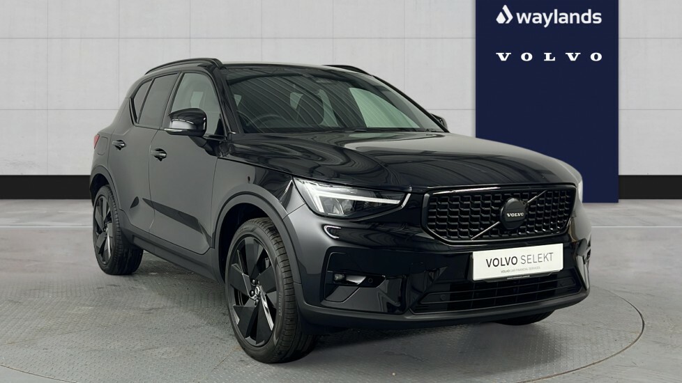 Volvo XC40 B3 Black Edition Plus, Mild Hybrid, Black