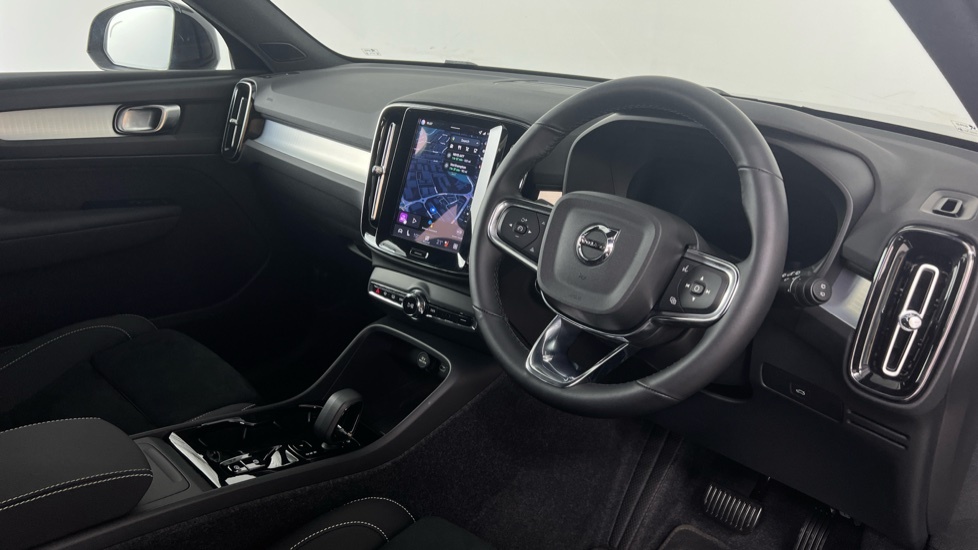 Volvo XC40 B3 Black Edition Plus Pro, Mild Hybrid 360Cam, C WD75DKV Black #4