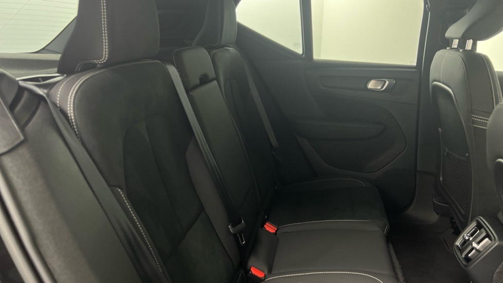 Volvo XC40 B3 Black Edition Plus Pro, Mild Hybrid 360Cam, C WD75DKV Black #6