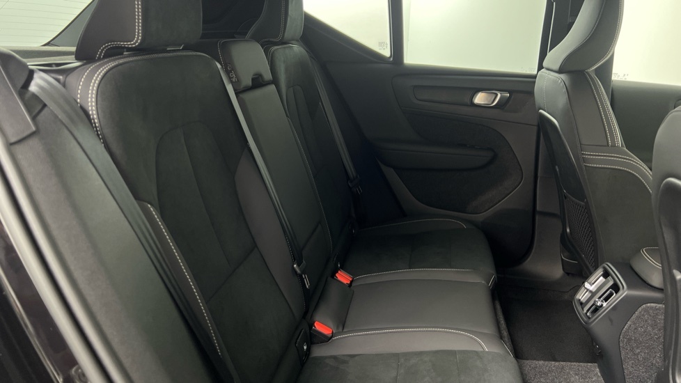 Volvo XC40 B3 Black Edition Plus, Mild Hybrid, Roa WF75CUH Black #6