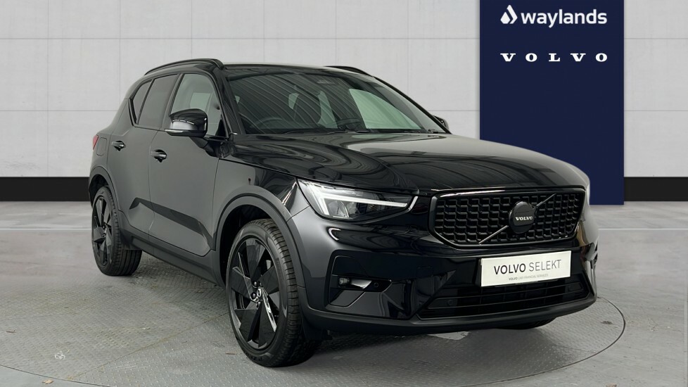 Volvo XC40 B3 Black Edition Plus, Mild Hybrid, Roa Black