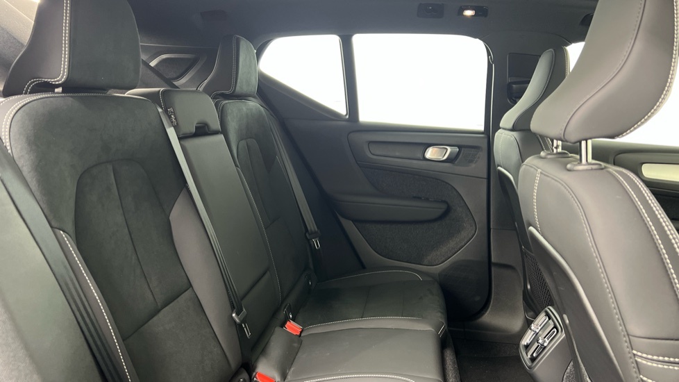 Volvo XC40 B4 Black Edition Ultra, Mild Hybrid, RV26OXE Black #6