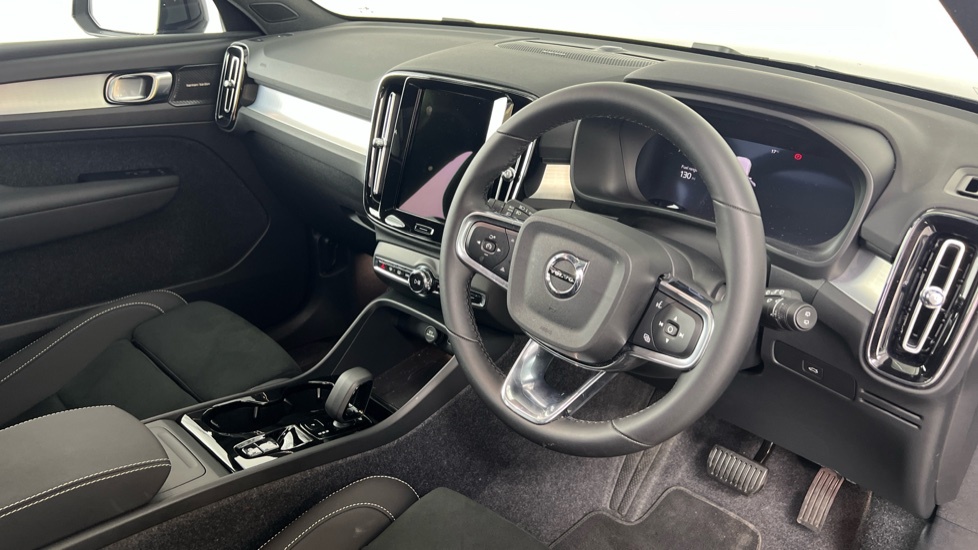 Volvo XC40 B4 Black Edition Ultra, Mild Hybrid, RV26OXE Black #4