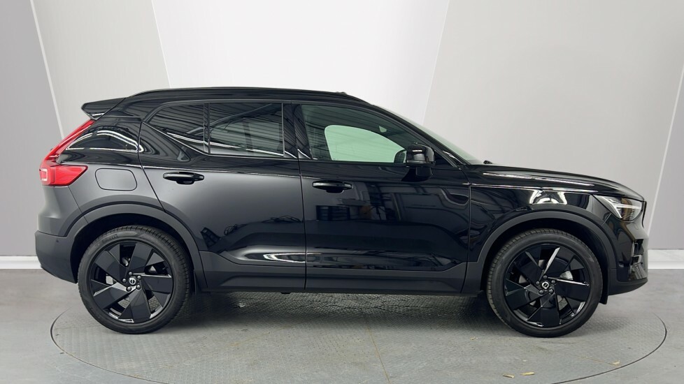 Volvo XC40 B4 Black Edition Ultra, Mild Hybrid, RV26OXE Black #3